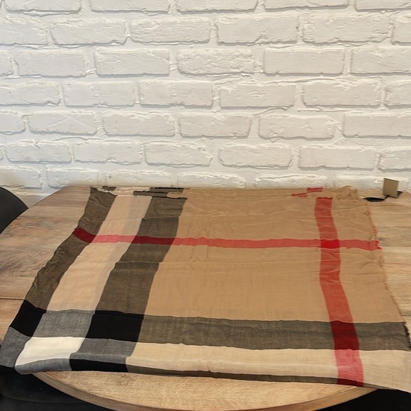 Burberry Lightweight London Check Travel Square Scarf NWT - Picture 4 of 4